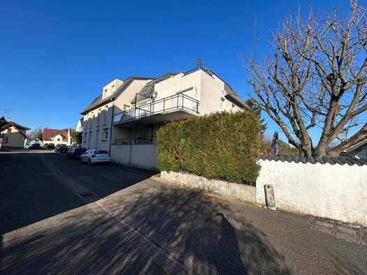 Appartement à louer 1 120 € 4 pièces 3 chambres 85 m² Étage 1/2 Wolfisheim 67202
