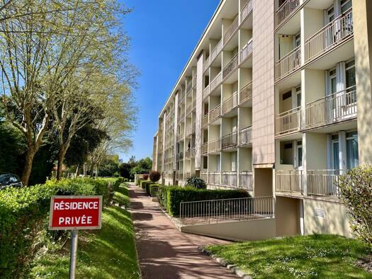 Appartement à louer 1 390 € 4 pièces 3 chambres 67,3 m² RDC Fontenay-le-Fleury 78330