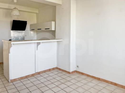Appartement à louer 630 € 2 pièces 1 chambre 30 m² Étage 1/2 Centre Ville Sud La Crau 83260