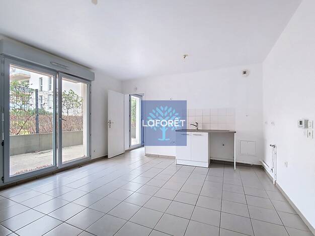 Appartement à vendre 170 050 € 2 pièces 1 chambre 40 m² RDC/6 Le Point du Jour-Centre Gare Cergy 95800