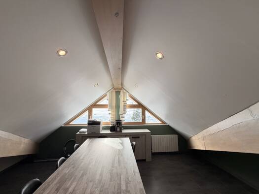 Appartement à vendre 218 000 € 2 pièces 1 chambre 70 m² Étage 3/3 Les Fourgs 25300