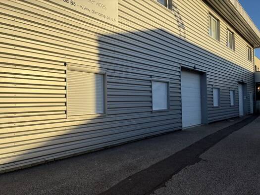 Local d'activités à louer 1 800 € 200 m² d'espace de stockage Villaz 74370