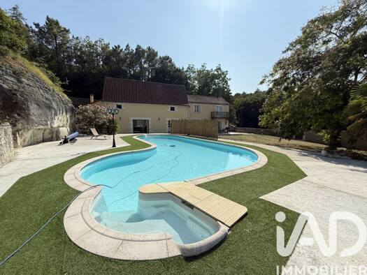 Maison à vendre 279 000 € 8 pièces 4 chambres 215 m² Availles-en-Châtellerault 86530
