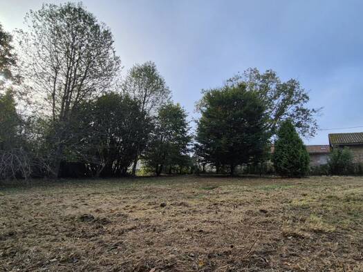 Terrain constructible à vendre 33 000 € 1 242 m² de terrain Peyrilhac 87510