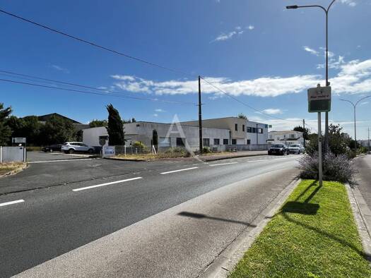 Local commercial à louer 13 250 € 577 m² de surface de vente Saint Pierre Royan 17200