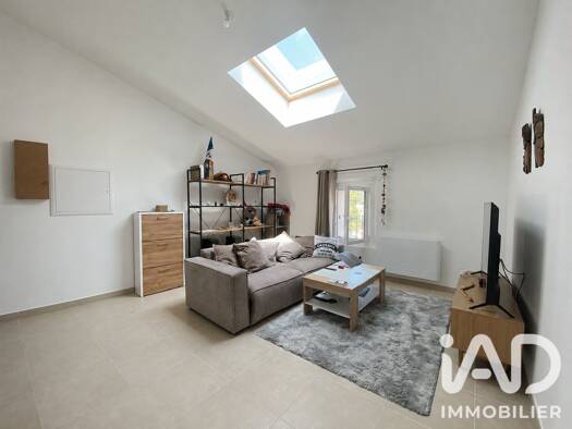 Duplex à vendre 209 000 € 4 pièces 3 chambres 74,03 m² Étage 1/1 Nord et Ouest Eyguières 13430