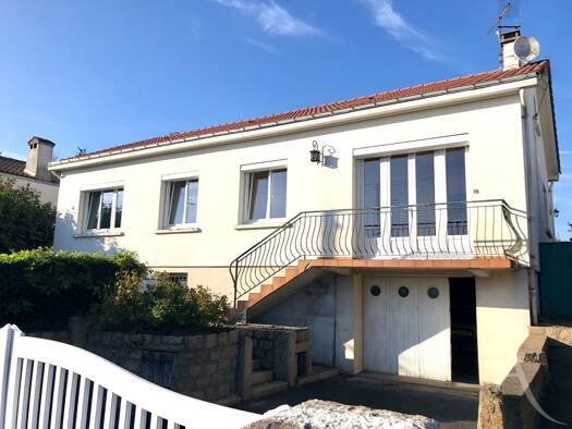 Maison à vendre 245 000 € 5 pièces 4 chambres 127 m² 662 m² de terrain Centre Ville-Quartiers Nord et Ouest Montaigu-Vendée 85600