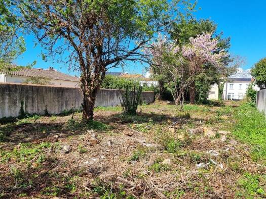 Terrain constructible à vendre 320 000 € 922 m² de terrain Ouest Aytré 17440