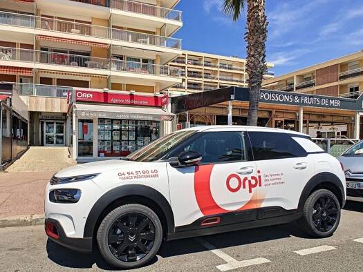 Parking à louer 150 € 12,5 m² Centre Ville Fréjus 83600