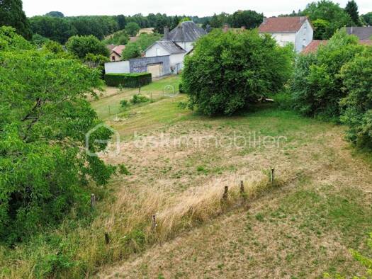 Terrain constructible à vendre 33 500 € 750 m² de terrain Châlus 87230