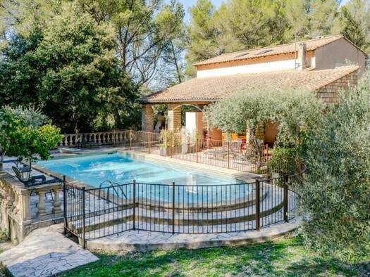 Hôtel particulier à vendre 1 990 000 € 3 pièces 12 chambres 350 m² 15 000 m² de terrain Grans 13450