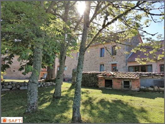 Maison à vendre 459 000 € 10 pièces 6 chambres 320 m² 3 050 m² de terrain Miremont 63380