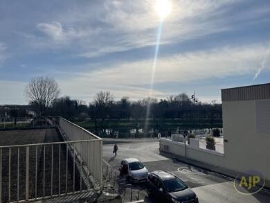 Appartement à vendre 191 800 € 4 pièces 3 chambres 86 m² Centre Saintes 17100