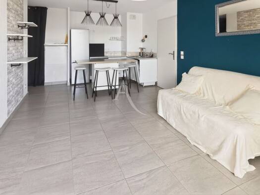 Appartement à louer 935 € 3 pièces 2 chambres 58 m² Étage 1/4 Canto Grihet-Canto Cigalo Istres 13800