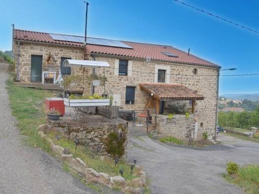 Maison à vendre 336 000 € 7 pièces 5 chambres 151 m² 725 m² de terrain Saint-Julien-Molin-Molette 42220
