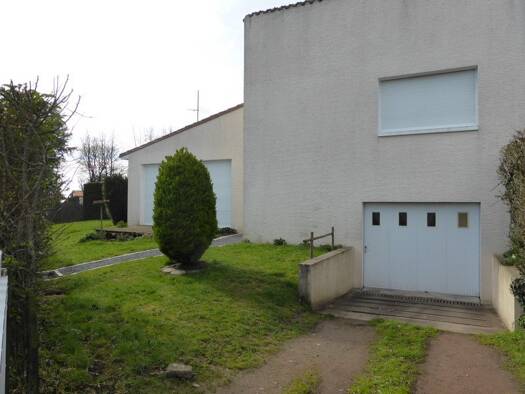 Maison à vendre 142 500 € 3 pièces 2 chambres 61 m² 311 m² de terrain Bressuire 79300
