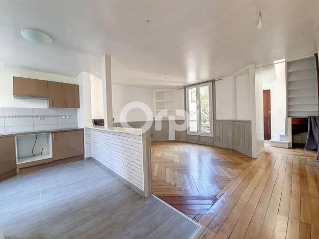 Appartement à louer 682 € 2 pièces 1 chambre 63,2 m² Étage 1/2 Carmes-République Orléans 45000