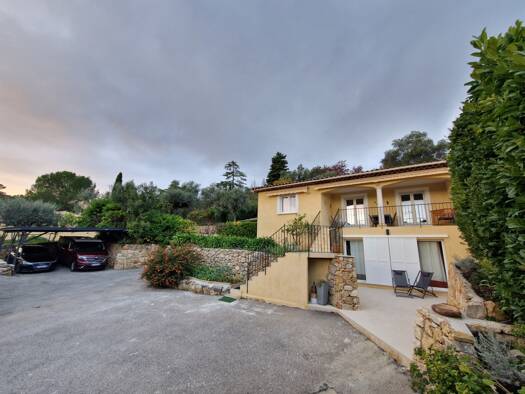 Maison à louer 3 000 € 5 pièces 4 chambres 140 m² Le Rouret 06650