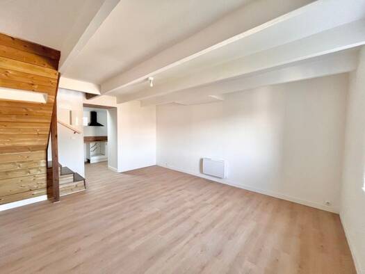 Appartement à louer 575 € 2 pièces 1 chambre 50,8 m² Étage 3/3 Centre Ville Morlaix 29600