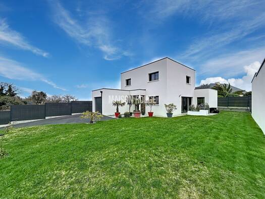 Maison à vendre 479 200 € 5 pièces 3 chambres 134 m² 472 m² de terrain Perros-Guirec 22700