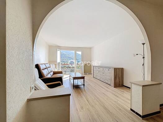 Appartement à louer 750 € 3 pièces 2 chambres 79 m² Étage 5/5 Peripherie Nord Est Sud Est Nyons 26110