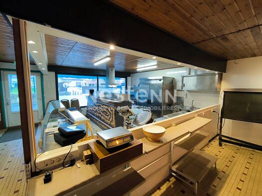 Local commercial à louer 1 040 € 150 m² de surface de vente Champagné-les-Marais 85450