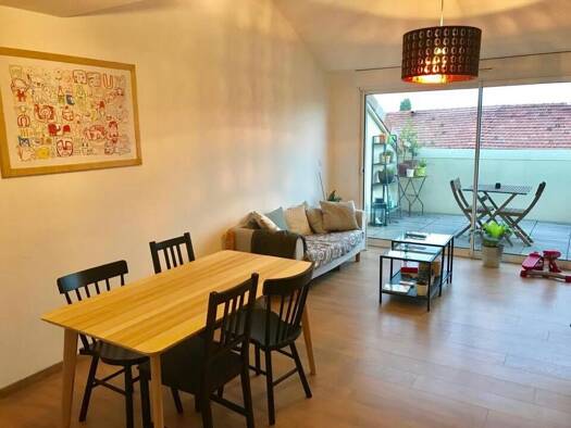 Appartement à louer 740 € 3 pièces 2 chambres 57 m² Étage 2/2 Gironde-Cabrieres-Boisfeuillet-Lampourde Orange 84100