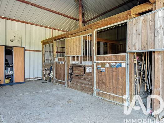 Maison à vendre 470 000 € 6 pièces 4 chambres 408 m² 14 835 m² de terrain La Foye-Monjault 79360