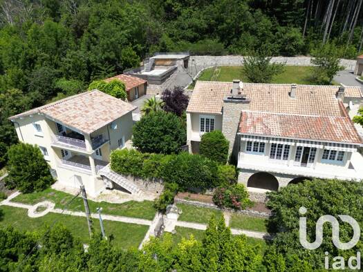 Maison à vendre 880 000 € 11 pièces 10 chambres 275 m² 4 100 m² de terrain Meyras 07380