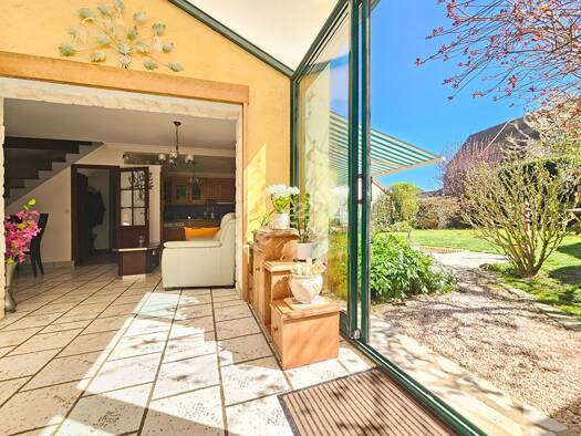 Maison à vendre 348 000 € 4 pièces 2 chambres 122 m² 407 m² de terrain Longuesse 95450