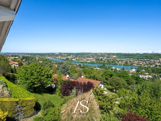 Maison à vendre 770 000 € 7 pièces 5 chambres 260 m² 2 414 m² de terrain Albigny-sur-Saône 69250