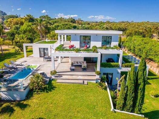 Villa à vendre 2 540 000 € 8 pièces 4 chambres 278 m² 2 300 m² de terrain Porto-Vecchio 20137
