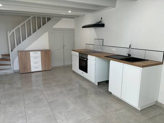 Maison à louer 710 € 4 pièces 3 chambres 106 m² Bourg Charente 16200