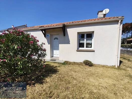Maison de plain-pied à vendre 261 250 € 3 pièces 2 chambres 69 m² 745 m² de terrain La Plaine-sur-Mer 44770