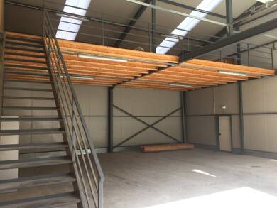 Entrepôt à louer 1 000 € 234 m² d'espace de stockage Entrevaux 04320