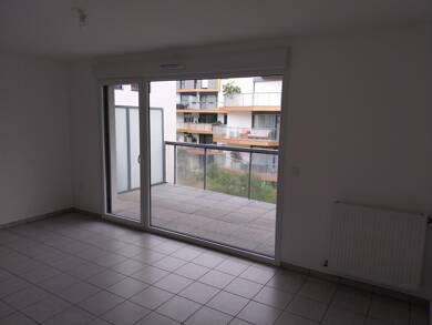 Appartement à louer 769 € 2 pièces 1 chambre 49 m² 2ème étage Sablon Decines Charpieu 69150