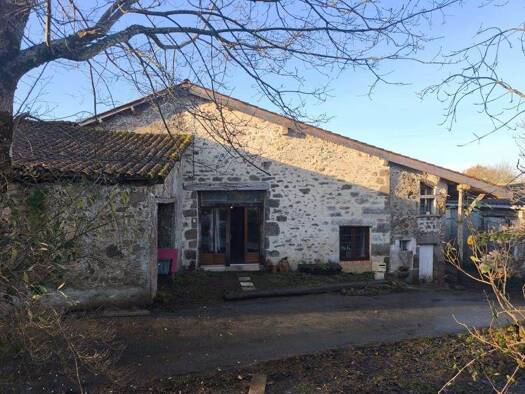 Maison à vendre 96 624 € 3 pièces 2 chambres 123 m² 1 346 m² de terrain Écuras 16220