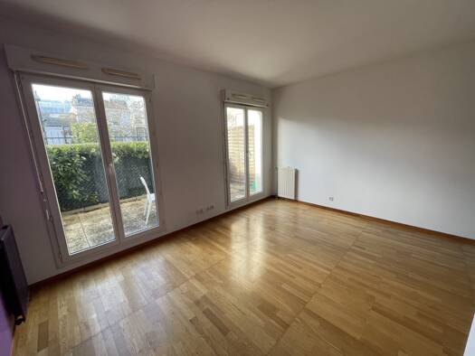 Appartement à louer - logement étudiant 865 € 2 pièces 1 chambre 36 m² RDC Brunoy 91800