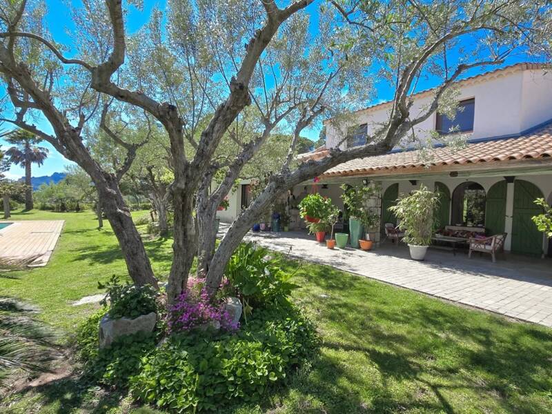 Maison à vendre, 265m², ROQUEBRUNE SUR ARGENS