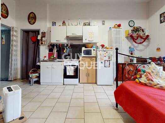 Appartement à vendre 99 000 € 1 pièce 27 m² Étage 1/3 La Ville L'Isle-sur-la-Sorgue 84800