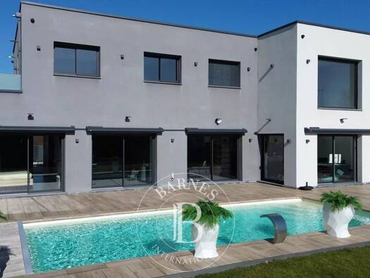 Villa à vendre 1 300 000 € 10 pièces 3 chambres 260 m² Cysoing 59830