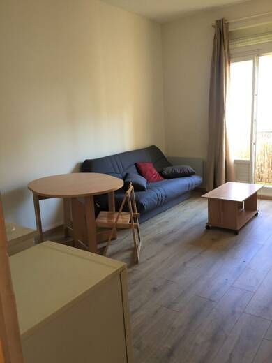 Appartement à louer 450 € 1 pièce 19 m² Dernier étage, Étage 1/1 Libourne 33500