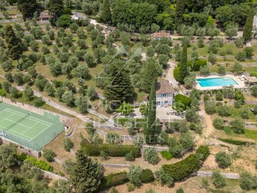 Maison à vendre 2 850 000 € 14 pièces 9 chambres 364,07 m² 25 603 m² de terrain Cabris 06530