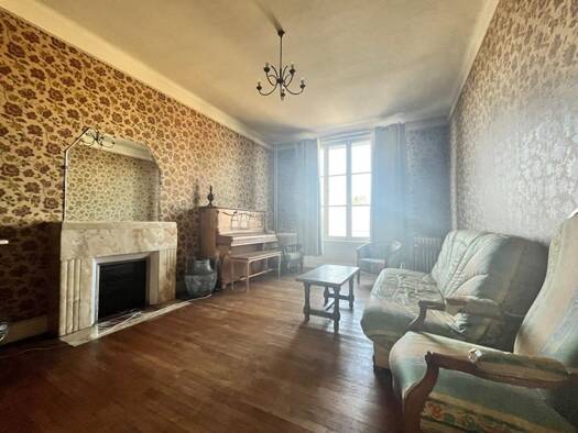 Maison à vendre 189 000 € 6 pièces 4 chambres 163 m² 522 m² de terrain Centre Ville Yzeure 03400