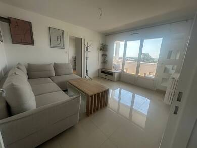 Appartement à louer 750 € 2 pièces 1 chambre 51 m² Dernier étage, Étage 6/6 Saint Maurice de Beynost 01700