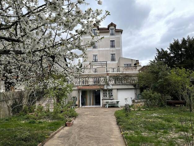 Maison à vendre 577 000 € 12 pièces 8 chambres 455 m² 1 416 m² de terrain Varennes-Jarcy 91480