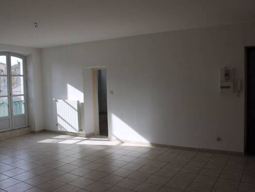 Appartement à louer 580 € 4 pièces 3 chambres 82 m² 3ème étage Pont St Esprit 30130