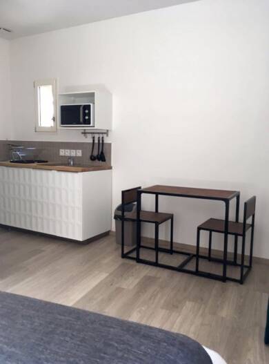 Appartement à louer 510 € 1 pièce 20 m² Dernier étage, Étage 2/2 Libourne 33500