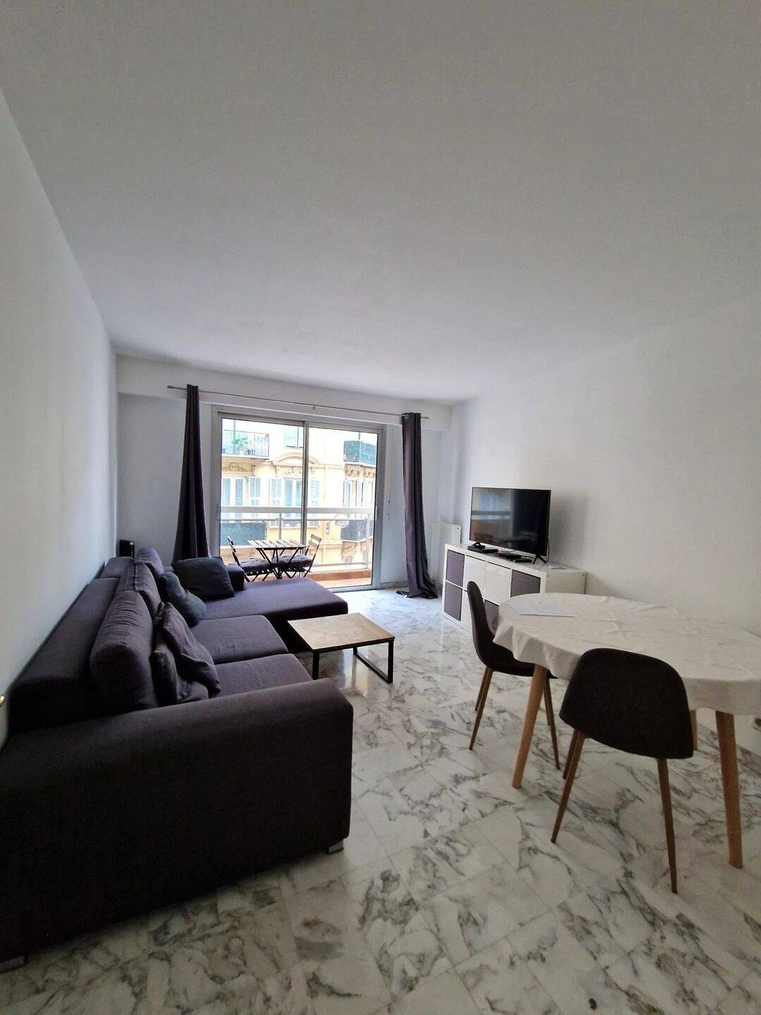 2 PIECES MEUBLE - BAIL ETUDIANT - DUREE 9 MOIS - AVENUE MARECHAL — 1