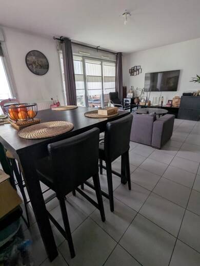 Appartement à louer 1 090 € 3 pièces 2 chambres 60 m² 2ème étage Vaulx-en-Velin 69120